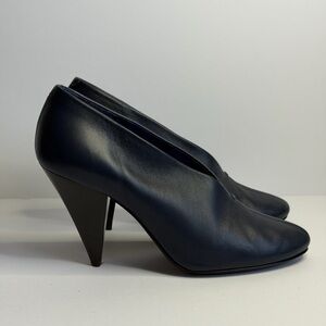 Celine Soft V-neck Pumps in Navy Blue Leather Size 37